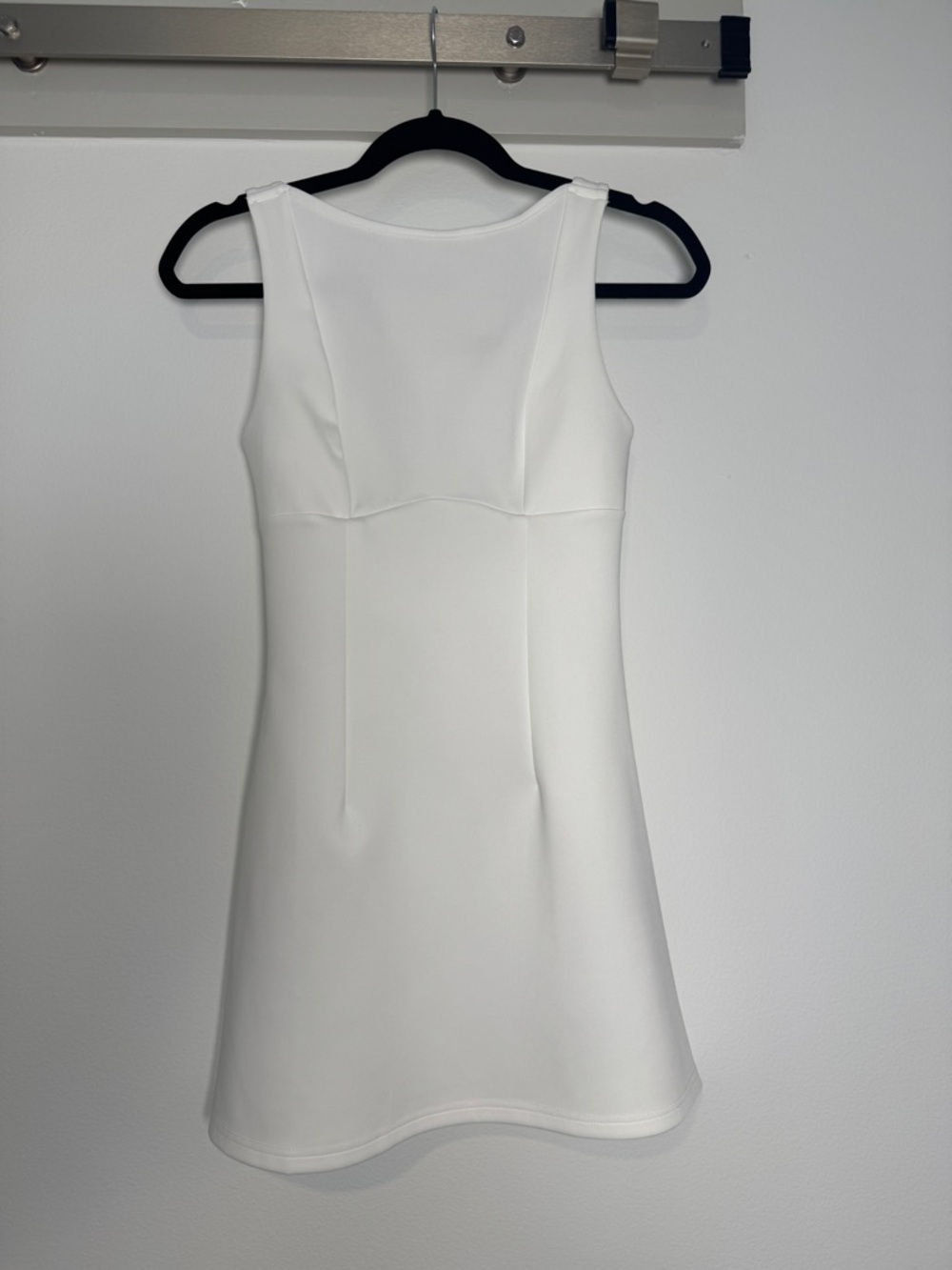 Classic Sleeveless White Shift Dress XS